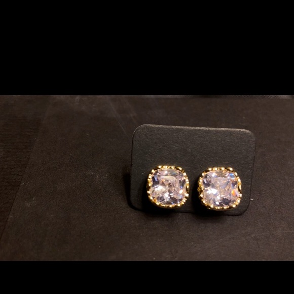 Gold Earrings - Picture 4 of 6